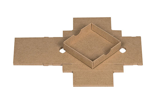 Folding box made of kraft cardboard